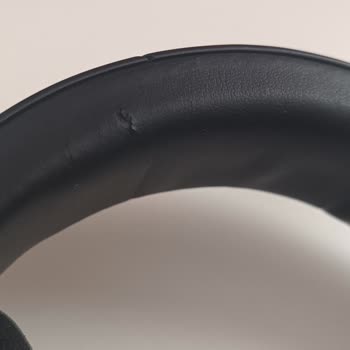 JBL Quantum, Deri Kısımlarında Deforme