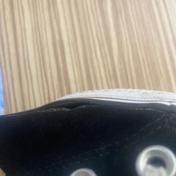 Converse Ayakkabı Yanı Açıldı