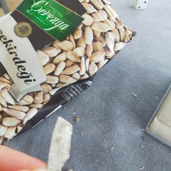 A101 Çerezya İç Çiğdem İçinden Plastik Çıktı