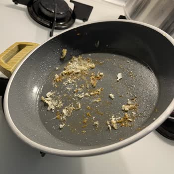 Karaca Züccaciye Karaca Swiss Crystal İn Yapışmadığı Tamamen Uydurma