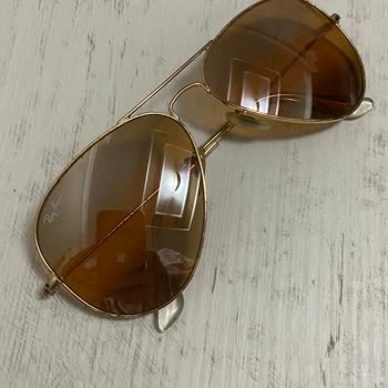 Rayban Güneş Gözlüğü Çerçeve Boyası Soyuldu