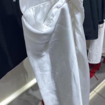 Buyaka AVM Zara Defolu Ve Kirli Ürün Satıyor