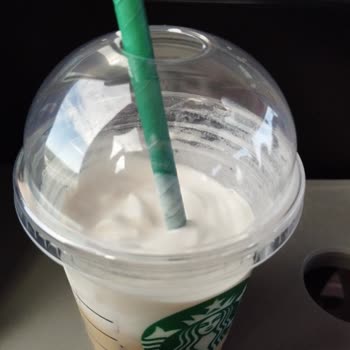 Starbucks Karton Pipet Mağduriyeti!