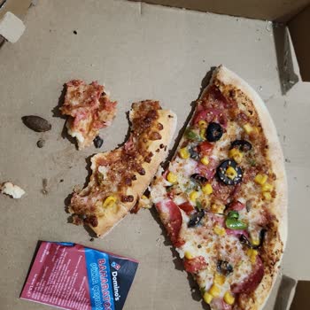 Domino's Zeytin Çekirdeği Dolgumu Kırdı Bol Malzemos Pizza...《