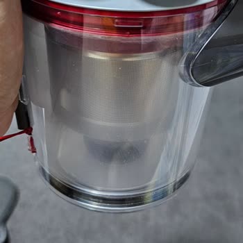 Dyson V8 Toz Haznesi 2. Kullanımda Rezil Oldu.