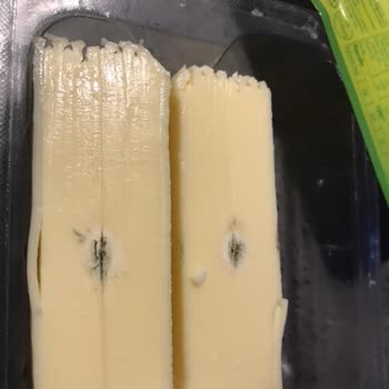 Pınar Et ve Süt Marketten Alınan Kaşar Peynirinde Küflenme Sorunu