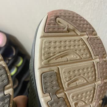 Skechers Marka Ayakkabı Tabanında Atmalar Var