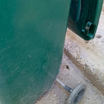 Osmangazi Belediyesi Bursa Osmangazi'de Çöp Konteynerleri Sorunu