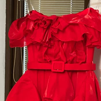 Kiyafet Sepeti Rotes Kleid zu klein - Etikettenlos und fehlerhaft, Rückgabe gefordert