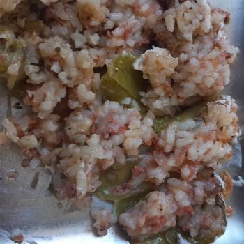 İzmir Katip Çelebi Üniversitesi Atatürk Eğitim ve Araştırma Hastanesi Hastane Yemeklerinin Kalitesi Ve Çeşitliliği Hakkında Şikayet