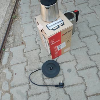 Arçelik Ve Düğmesi Çalışmayan Çaycı