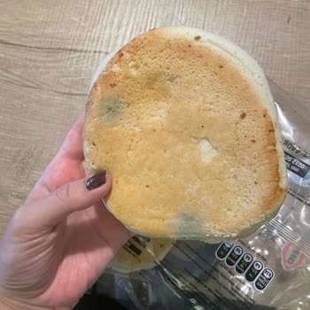 Çağdaş Market'ten Aldığım UNO Ekmeğin Küflü Olması