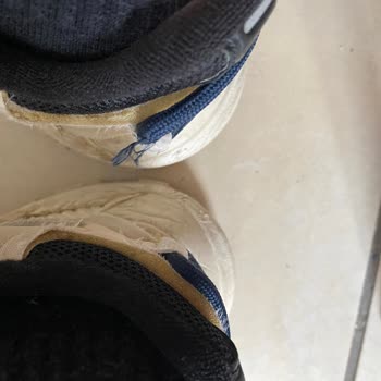Lacoste Ayakkabı Ön Uç Kısmı Açıldı.