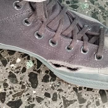 Converse Ayakkabım 2 Haftada Yırtıldı