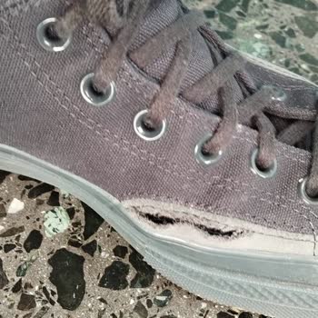 Converse Ayakkabım 2 Haftada Yırtıldı