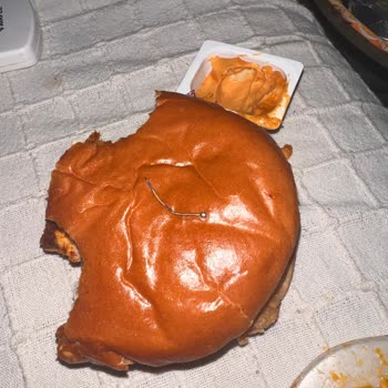 Popeyes İçinden İğne Çıktı