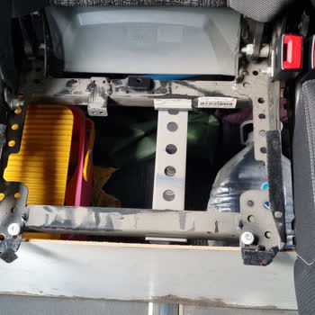 Mercedes'in Koltukları Kırılıyor Ve Koluman İlgilenmiyor