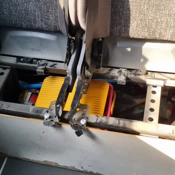 Mercedes'in Koltukları Kırılıyor Ve Koluman İlgilenmiyor