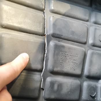 Mercedes'in Koltukları Kırılıyor Ve Koluman İlgilenmiyor