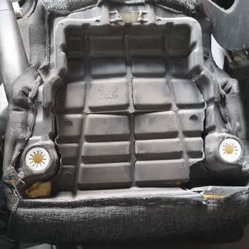 Mercedes'in Koltukları Kırılıyor Ve Koluman İlgilenmiyor