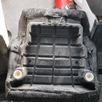 Mercedes'in Koltukları Kırılıyor Ve Koluman İlgilenmiyor