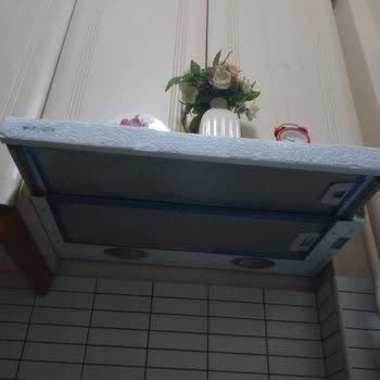 Arçelik Marka Aspiratörün Ön Camı Paramparça Oldu