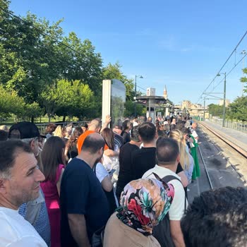 İBB - İstanbul Büyükşehir Belediyesi T4 Tramvayın Uzun Süre Gelmemesi
