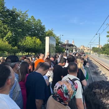 İBB - İstanbul Büyükşehir Belediyesi T4 Tramvayın Uzun Süre Gelmemesi