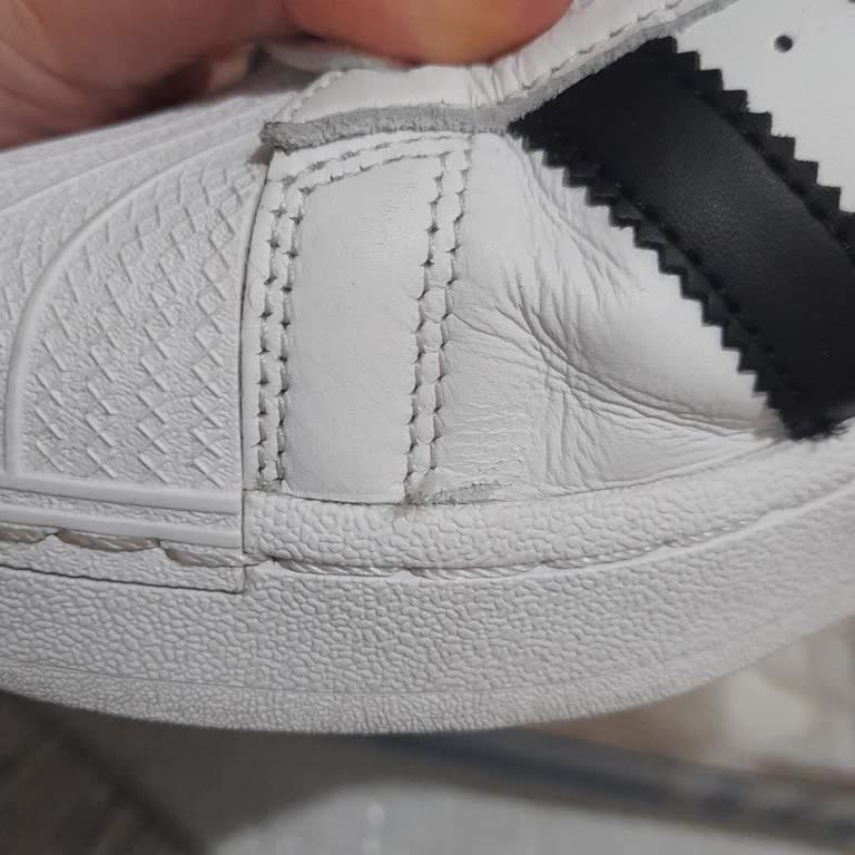 Adidas Superstar Hemen Aşındı Ve Marka Ürünü İncelemede Reddetti