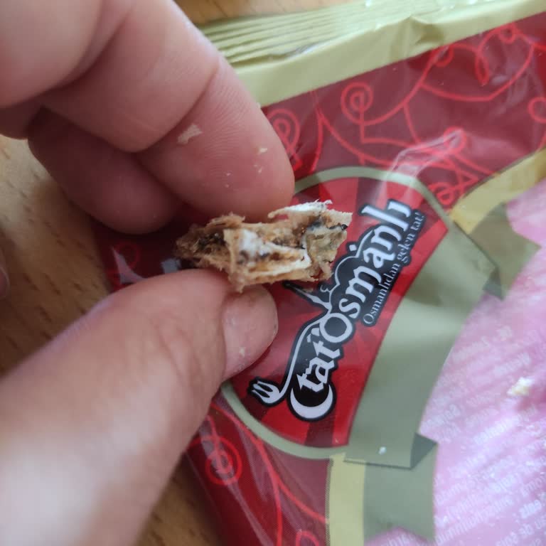 Miskos Helva Miskos Kağıt Helva İçinde Siyah Maddeler