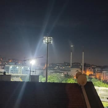 Etimesgut Belediyesi Stadyum Işıkları Boşa Yanıyor