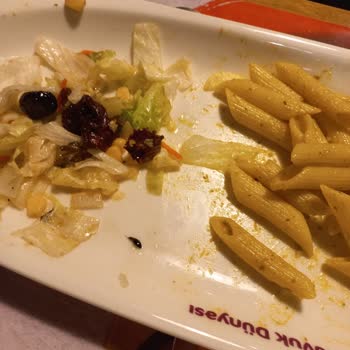 Tavuk Dünyası Yemek İçinden Böcek Çıkması