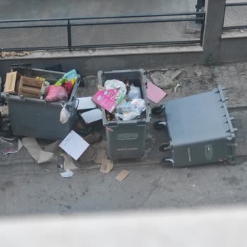 Ümraniye Belediyesi Çöp Konteynır Sorunu Ve Her Gün Bu Şekilde Maalesef