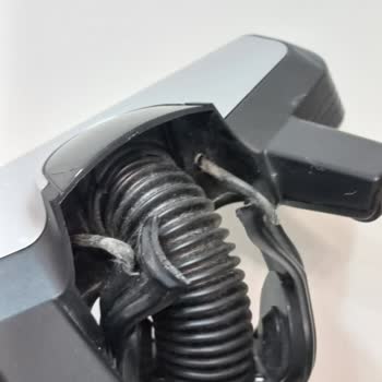 Bosch Elektrikli El Aletleri Bosch Unlimited 6 Şarjlı Dikey Süpürge Bitmeyen Sorunlar