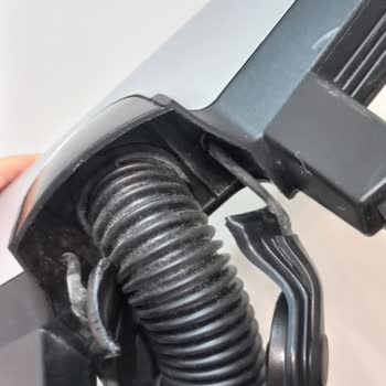 Bosch Elektrikli El Aletleri Bosch Unlimited 6 Şarjlı Dikey Süpürge Bitmeyen Sorunlar