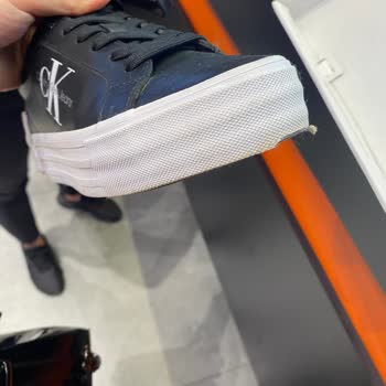 In Street Calvin Klein Ayakkabımın Tabanı Koptu