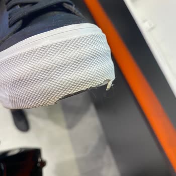 In Street Calvin Klein Ayakkabımın Tabanı Koptu