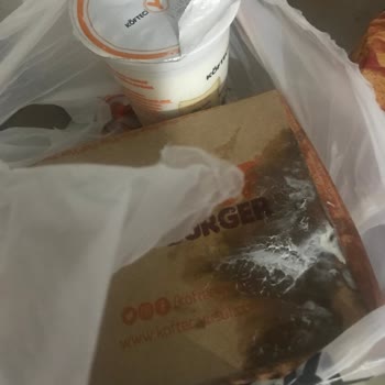 Köfteci Yusuf Siparişim 3 Saate Geldi Geldiğinde Ayran İçerisindeydi