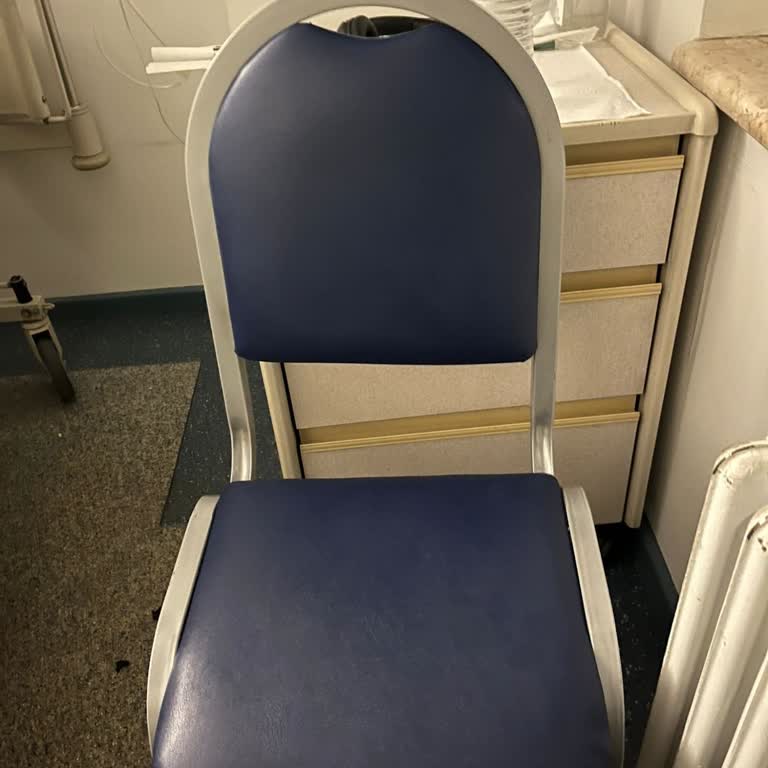 Hacettepe Üniversitesi Hastanesi Servislerde Bulunan Sandalyeler Rahatsız Edici