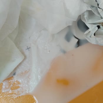 Eker Ayran İçinden Çıkan Nedir?