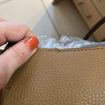 Mango Online Alışverişle Gelen Parçalanmaya Yüz Tutmuş Çanta