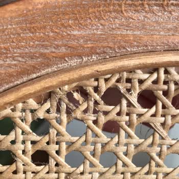 Naze Mobilya İşinin Arkasında Durmuyor!