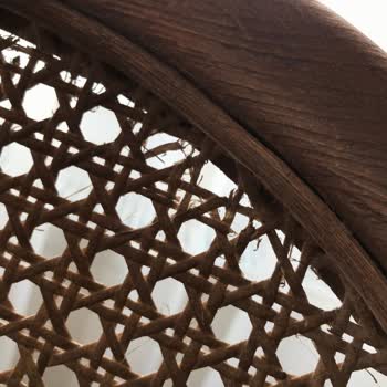 Naze Mobilya İşinin Arkasında Durmuyor!