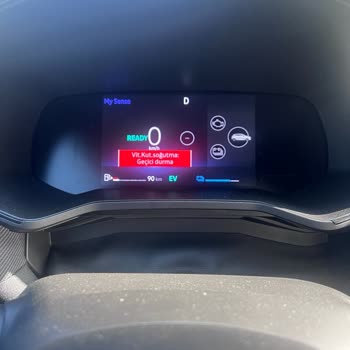 Renault Clio Hibrit 300 Kilometrede Çöp Oldu!