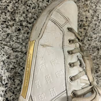 Tommy Hilfiger Ayakkabı 1,5 Senede Yırtıldı.