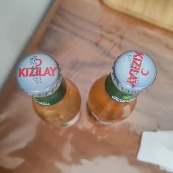 Kızılay Maden Suyu Aynı İki Üründe Farklı İki Renk