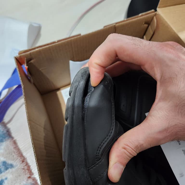 FLO'dan Satın Aldığım Kinetix Ayakkabının 6 Ayda Kenarı Açıldı.