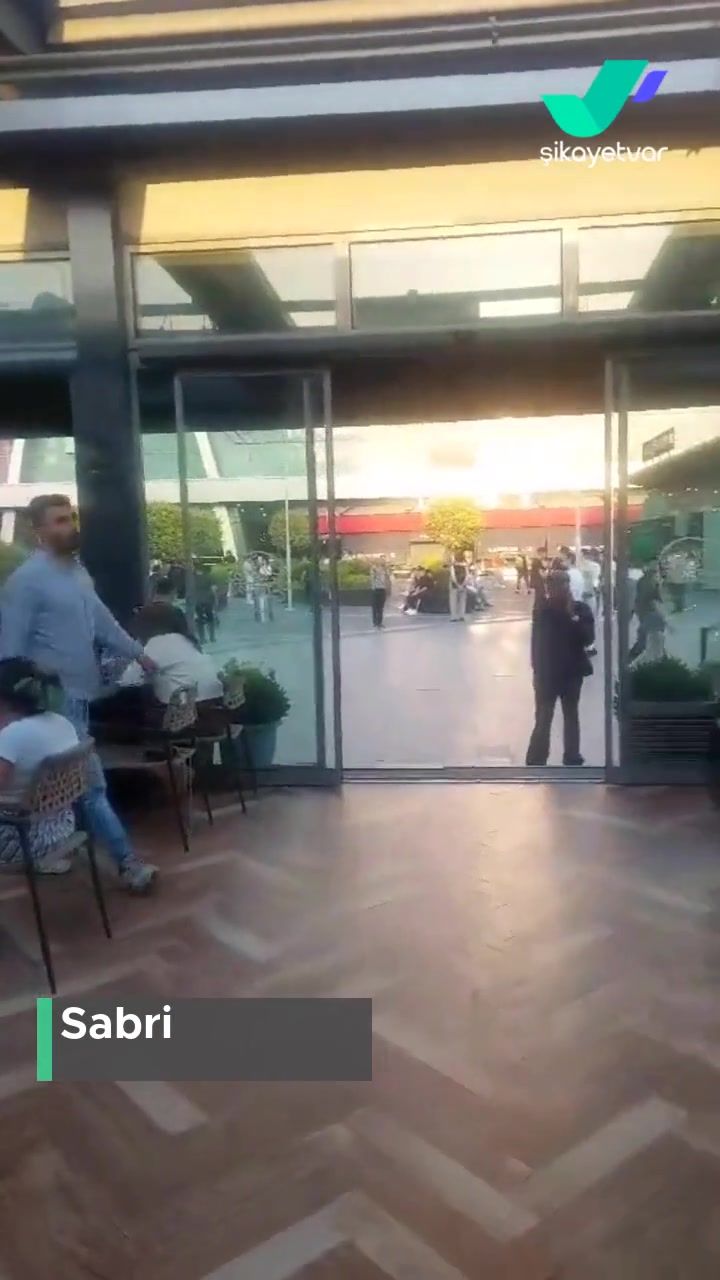 Gloria Jean's Coffees Arızalı Bahanesiyle Uzun Suredir WC'nin Kapalı Olması! videonun kapak resmi