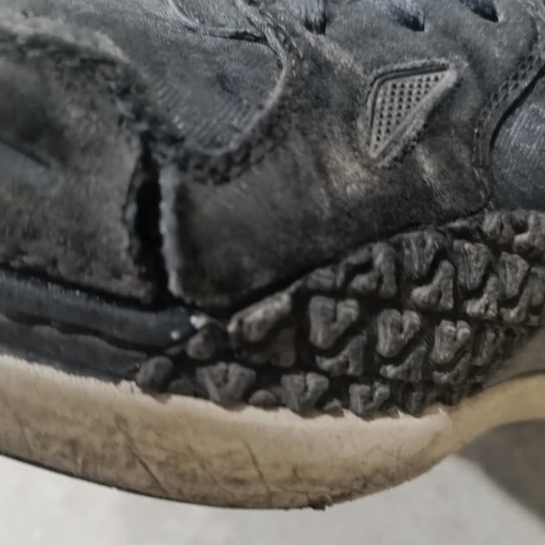 FLO Ayakkabı Ürünün Acilen Dikkate Alınmasını Arz Ediyorum Ve Değiştirmek İstiyorum!