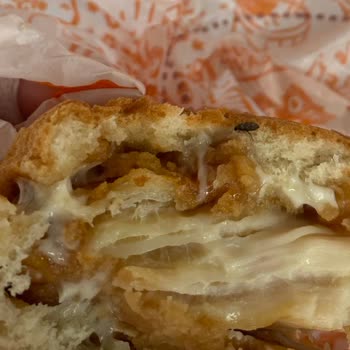 Popeys Sandviçinden Böcek Çıktı